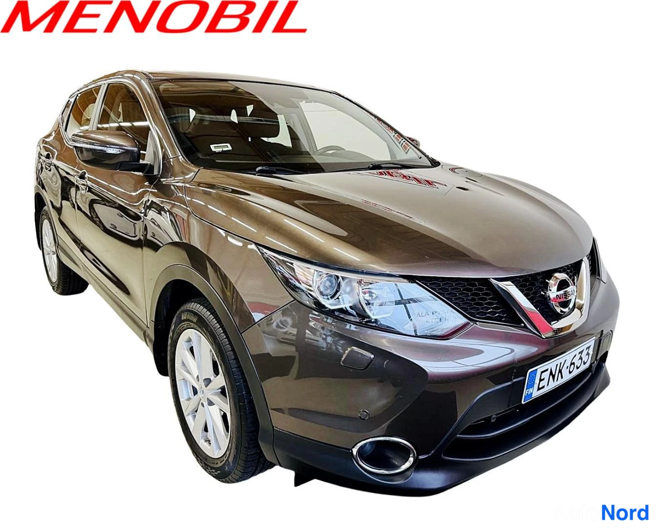 Ruskea Nissan Qashqai 2015, etuviisto, keula oikealle, kuva 2