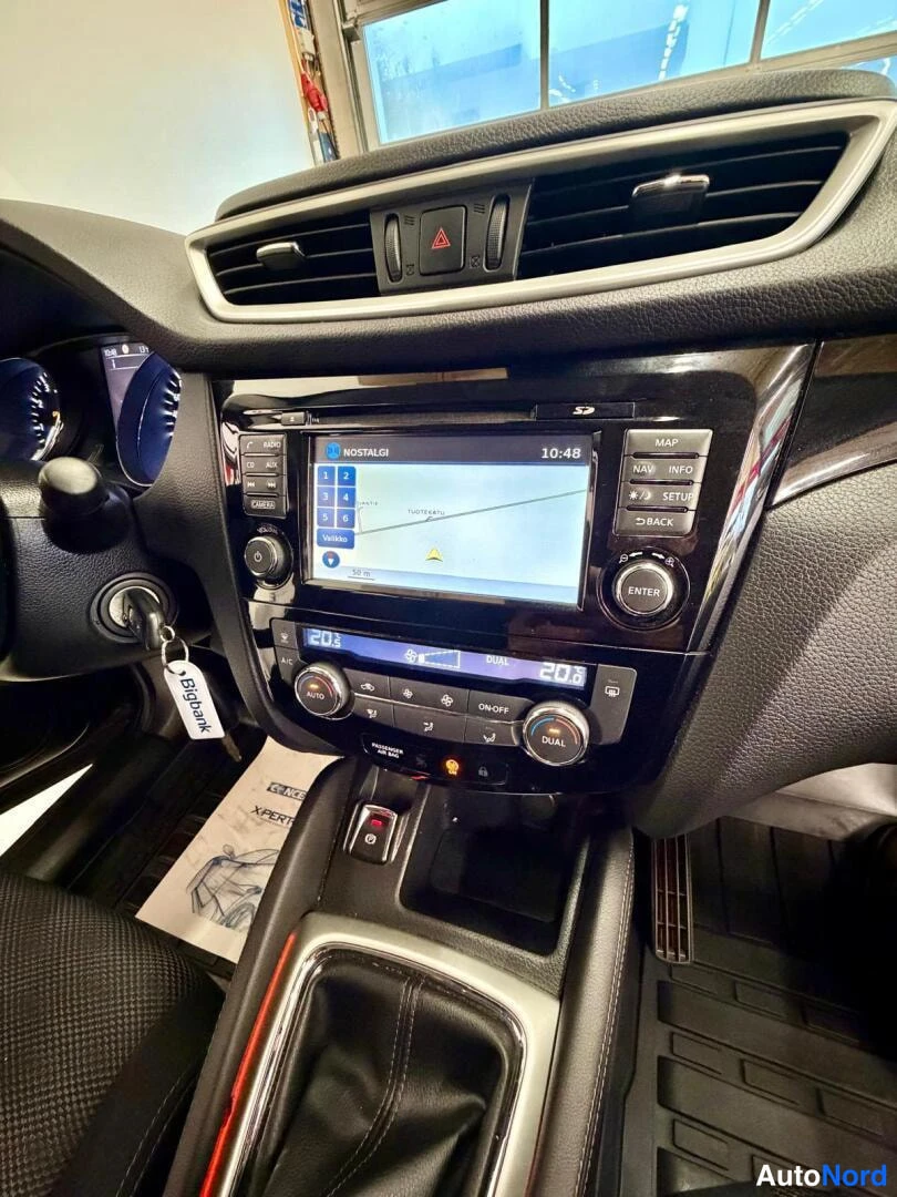 Ruskea Nissan Qashqai 2015, ohjaamo, kuva 11
