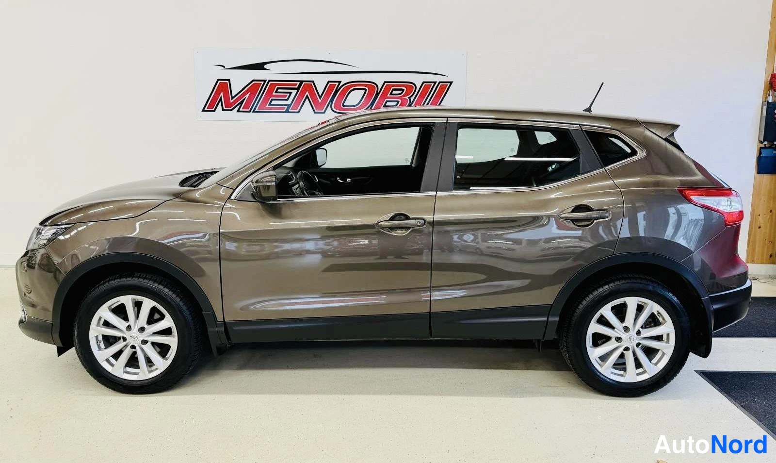 Ruskea Nissan Qashqai 2015, sivulta, kuva 5