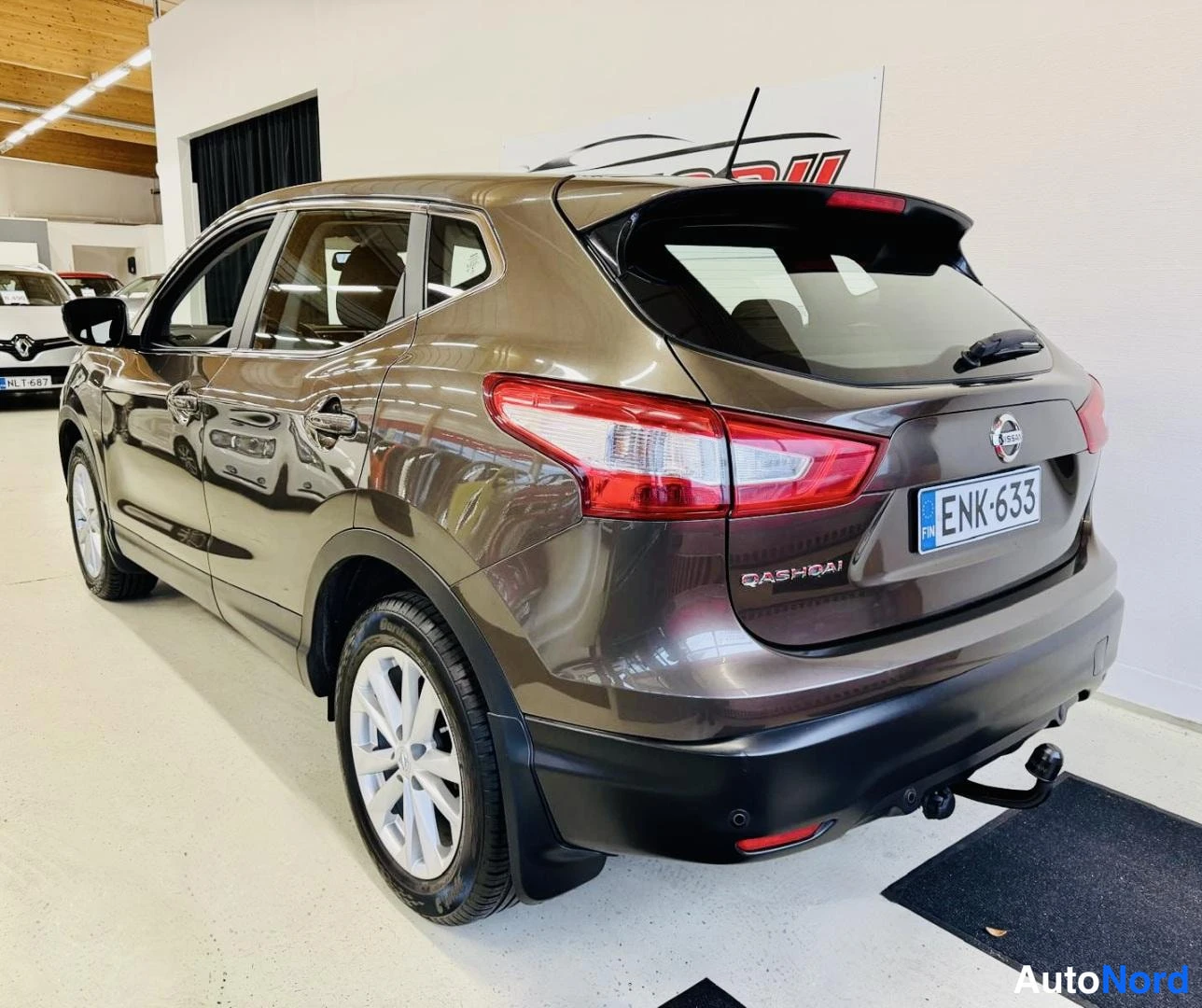 Ruskea Nissan Qashqai 2015, takaviisto, kuva 7