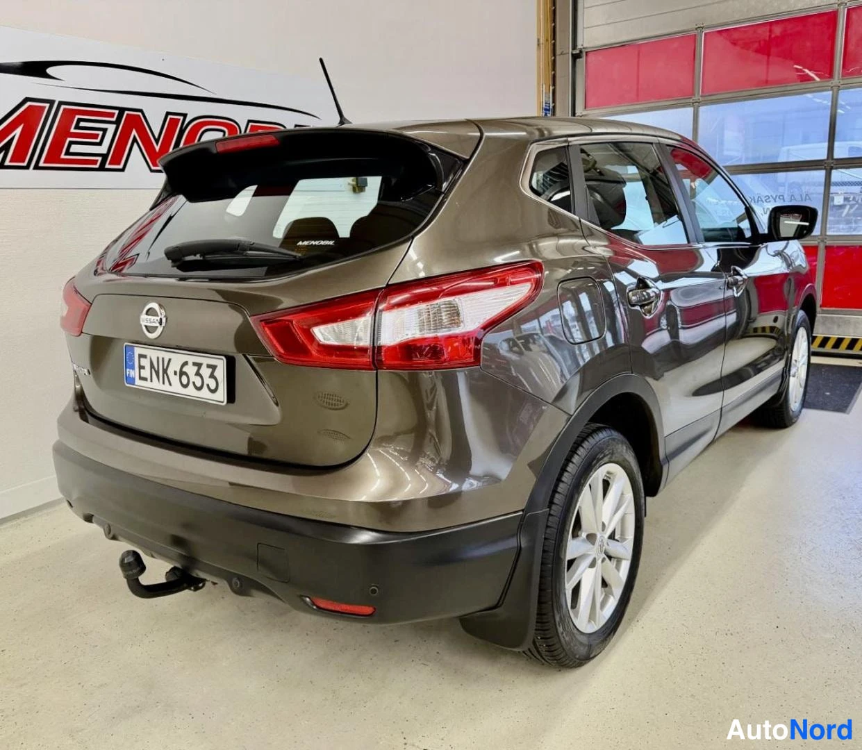 Ruskea Nissan Qashqai 2015, takaviisto, kuva 6