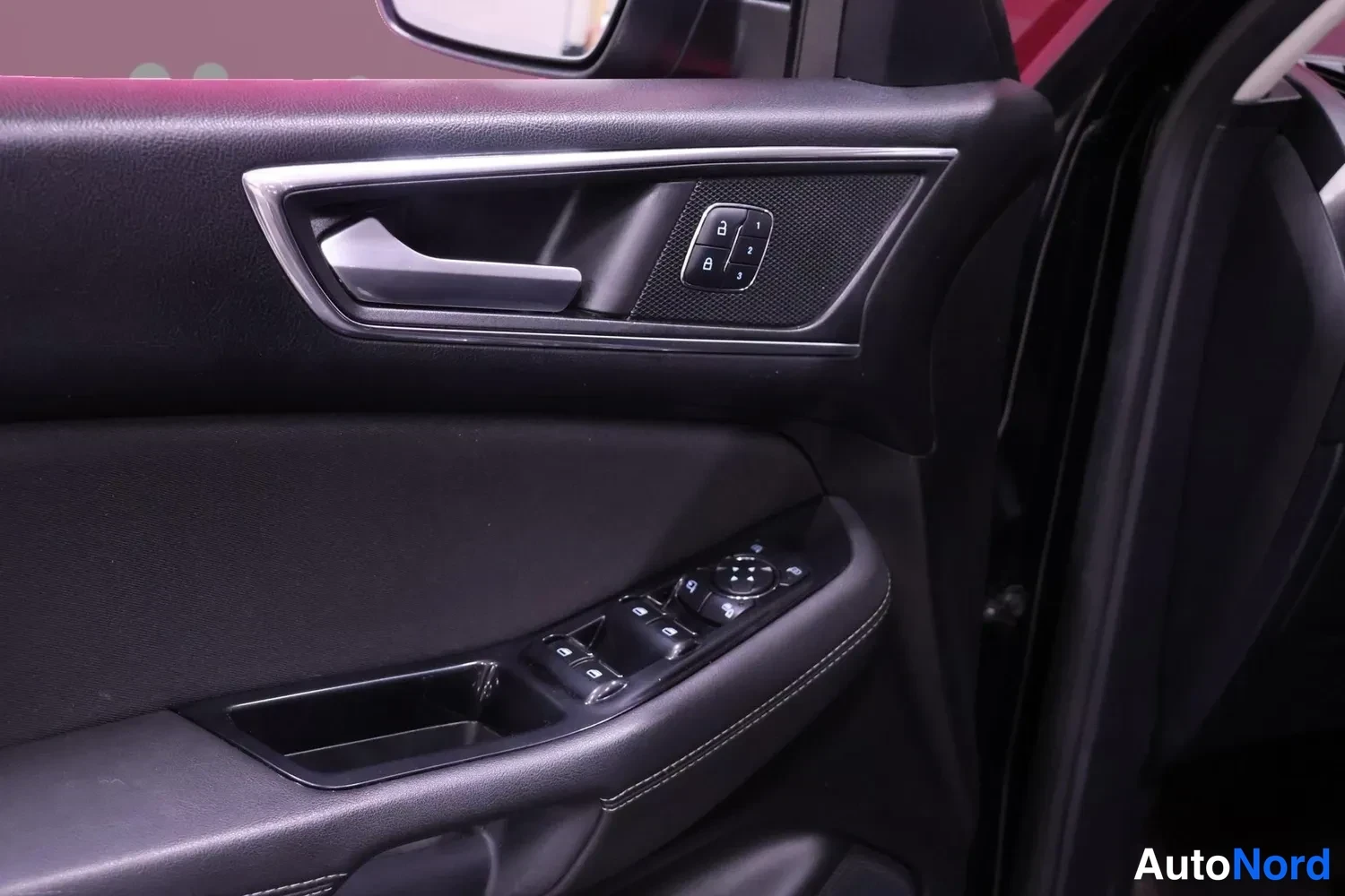 Musta Ford S-MAX 2017, yksityiskohta, kuva 14