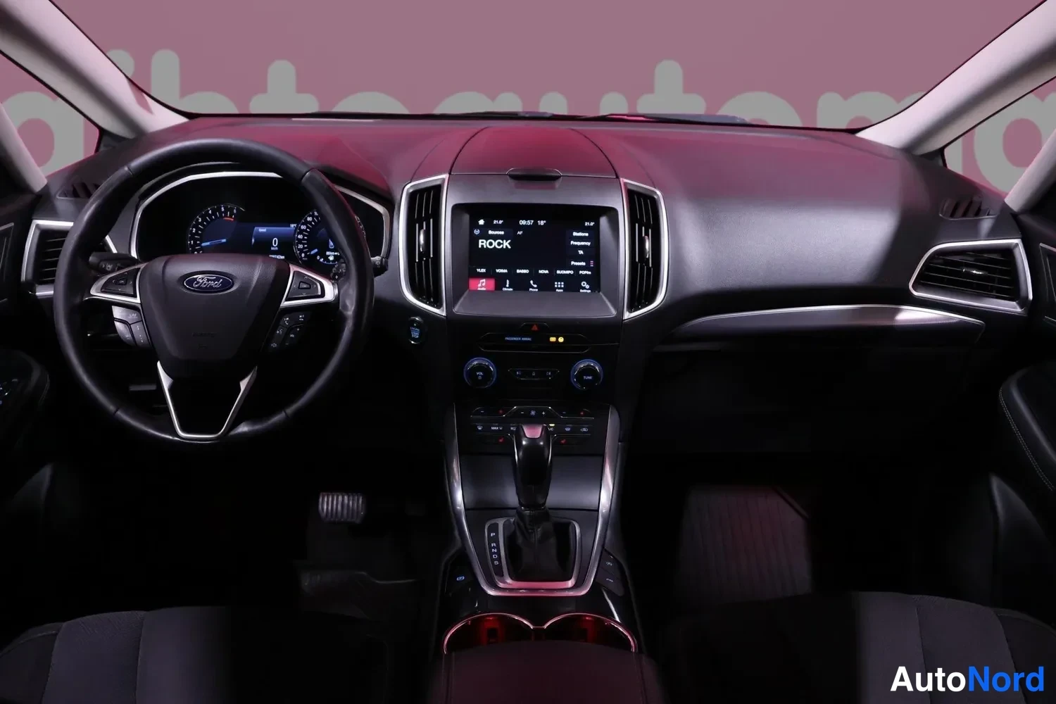 Musta Ford S-MAX 2017, ohjaamo, kuva 9