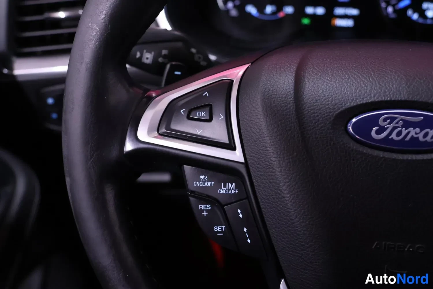 Musta Ford S-MAX 2017, yksityiskohta, kuva 15