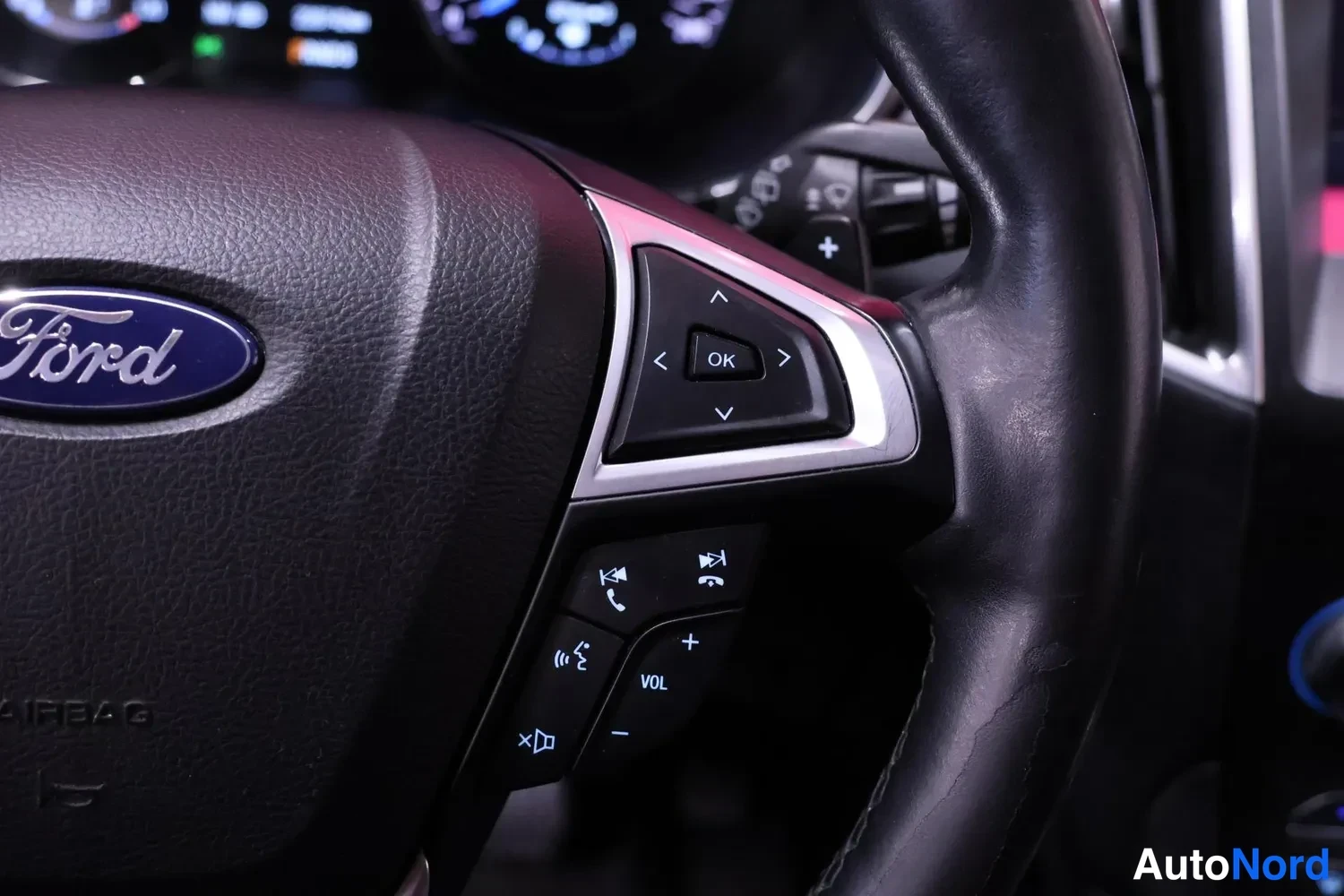 Musta Ford S-MAX 2017, yksityiskohta, kuva 17