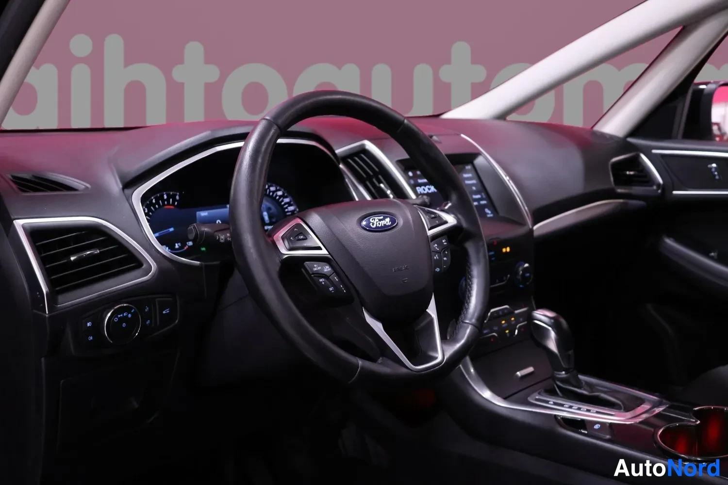 Musta Ford S-MAX 2017, ohjaamo, kuva 8