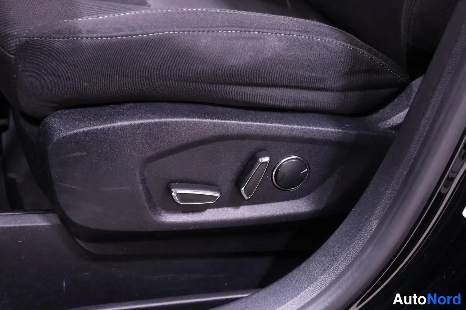 Musta Ford S-MAX 2017, yksityiskohta, kuva 13