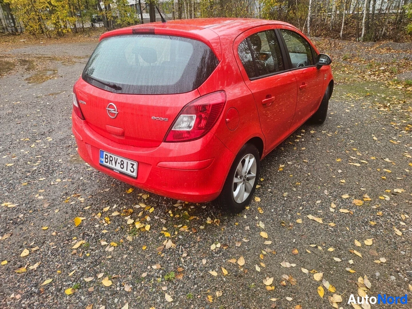 Punainen Opel Corsa 2014, takaviisto, kuva 3