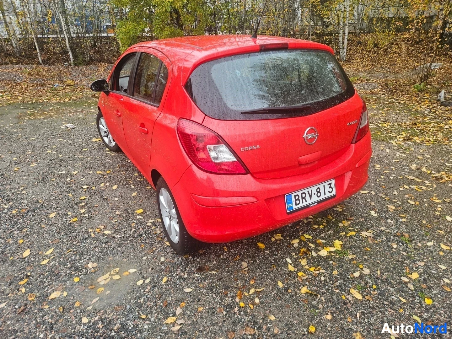 Punainen Opel Corsa 2014, takaviisto, kuva 4