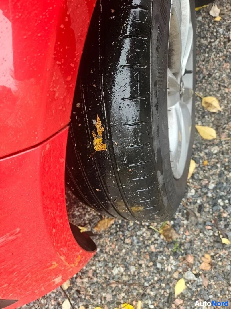 Punainen Opel Corsa 2014, yksityiskohta, kuva 9