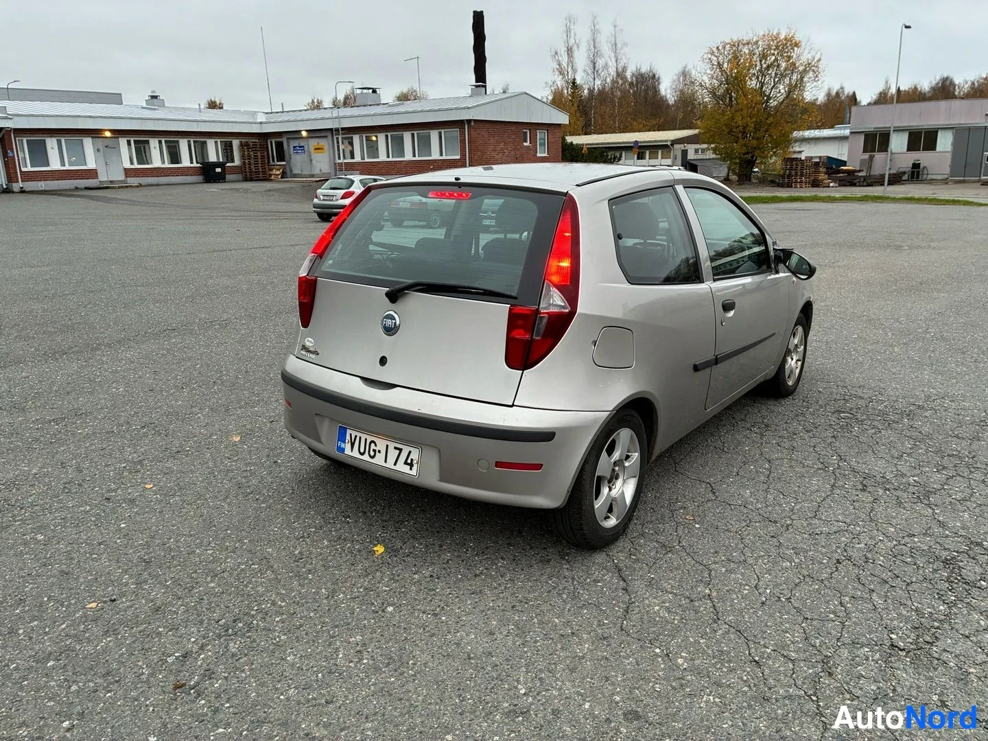 Harmaa Fiat Punto 2004, takaviisto, kuva 4