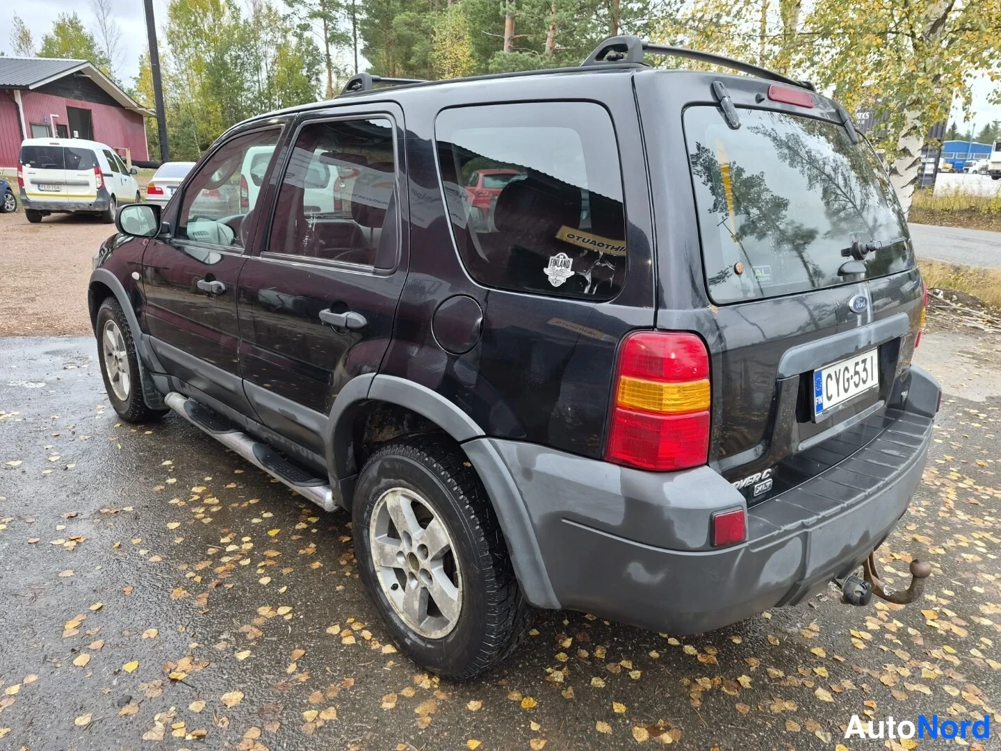 Musta Ford Maverick 2004, takaviisto, kuva 6