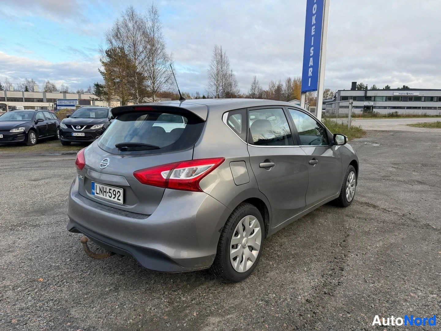 Harmaa Nissan Pulsar 2016, takaviisto, kuva 5