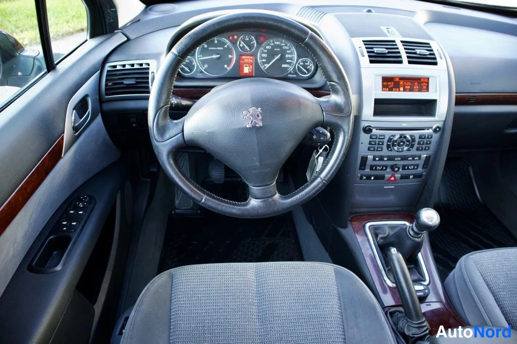 Punainen Peugeot 407 2009, ohjaamo, kuva 9