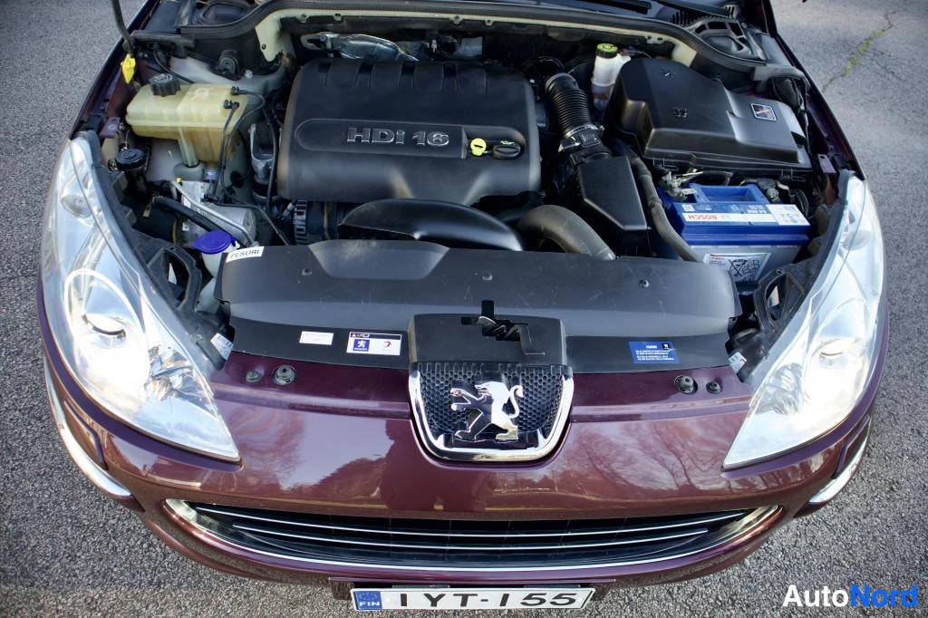 Punainen Peugeot 407 2009, moottoritila, kuva 12