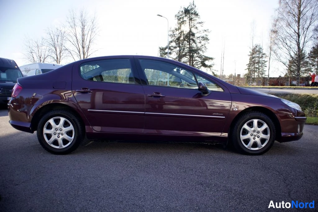 Punainen Peugeot 407 2009, sivulta, kuva 5