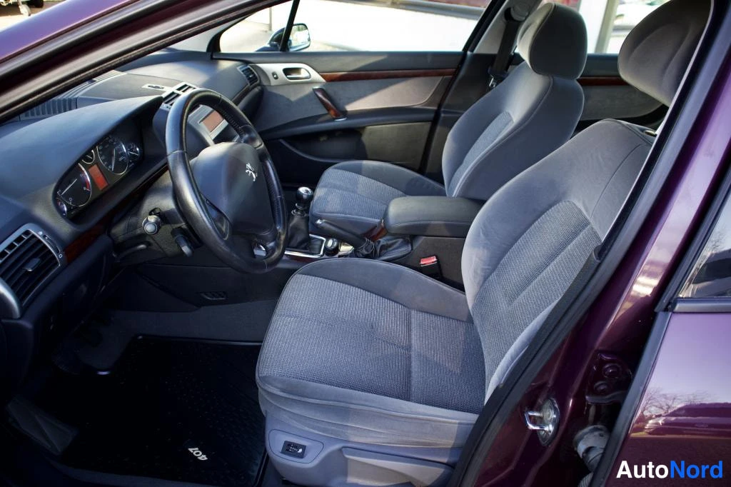 Punainen Peugeot 407 2009, ohjaamo, kuva 8