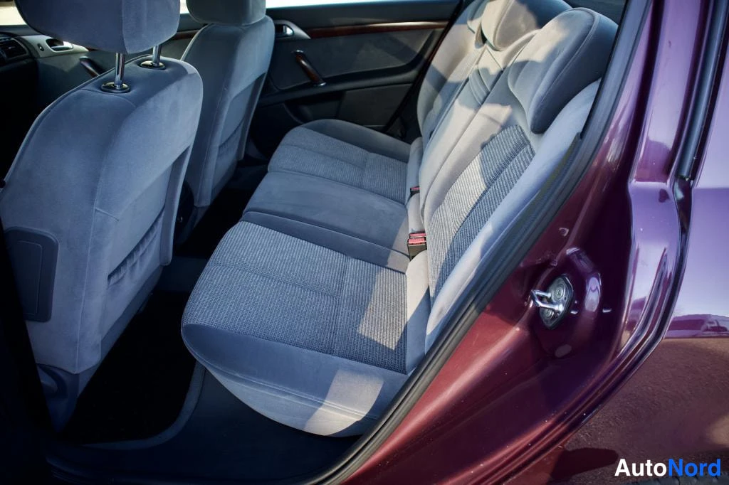 Punainen Peugeot 407 2009, takaistuimet, kuva 10