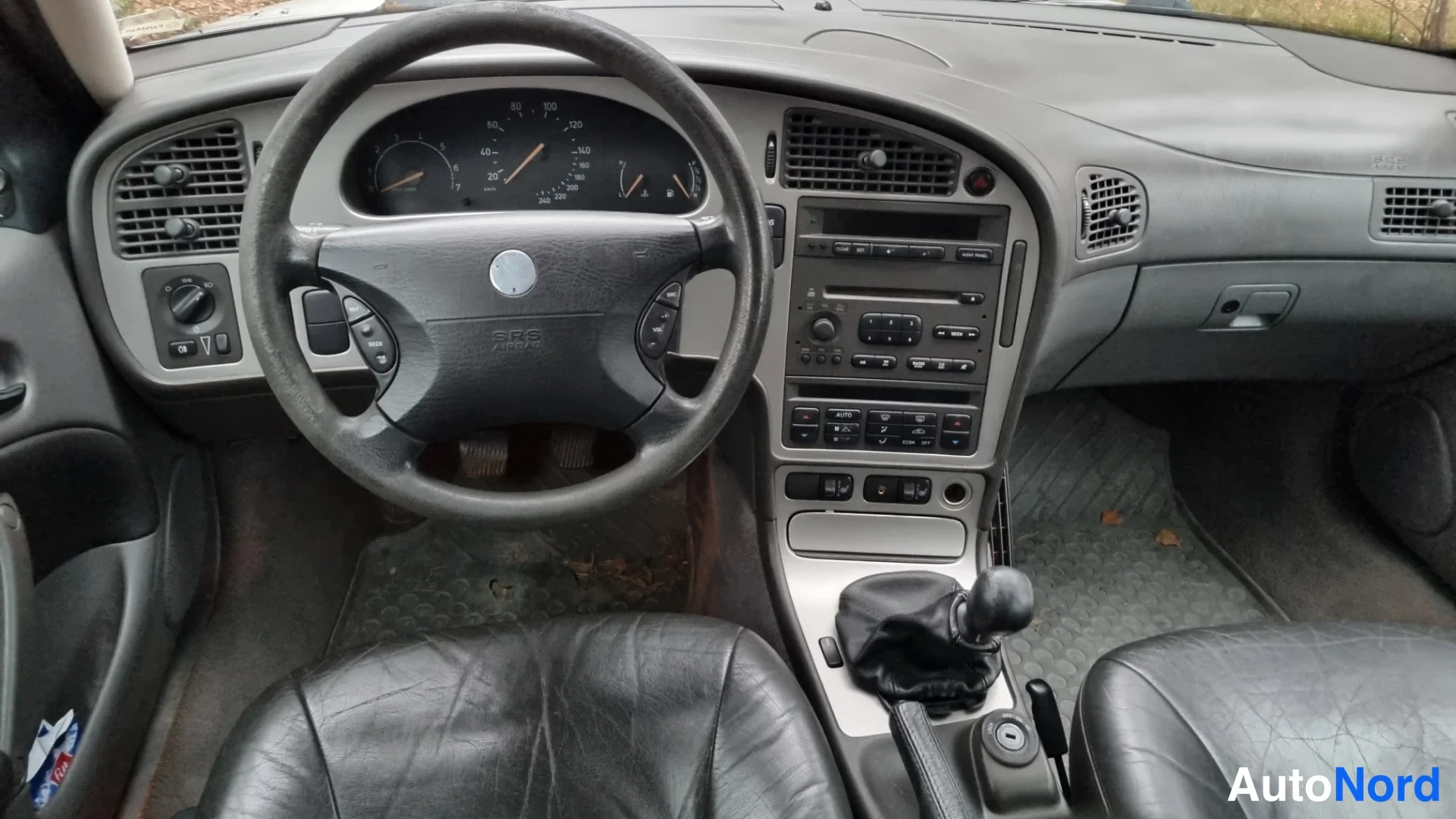 Valkoinen Saab 9-5 2001, ohjaamo, kuva 10