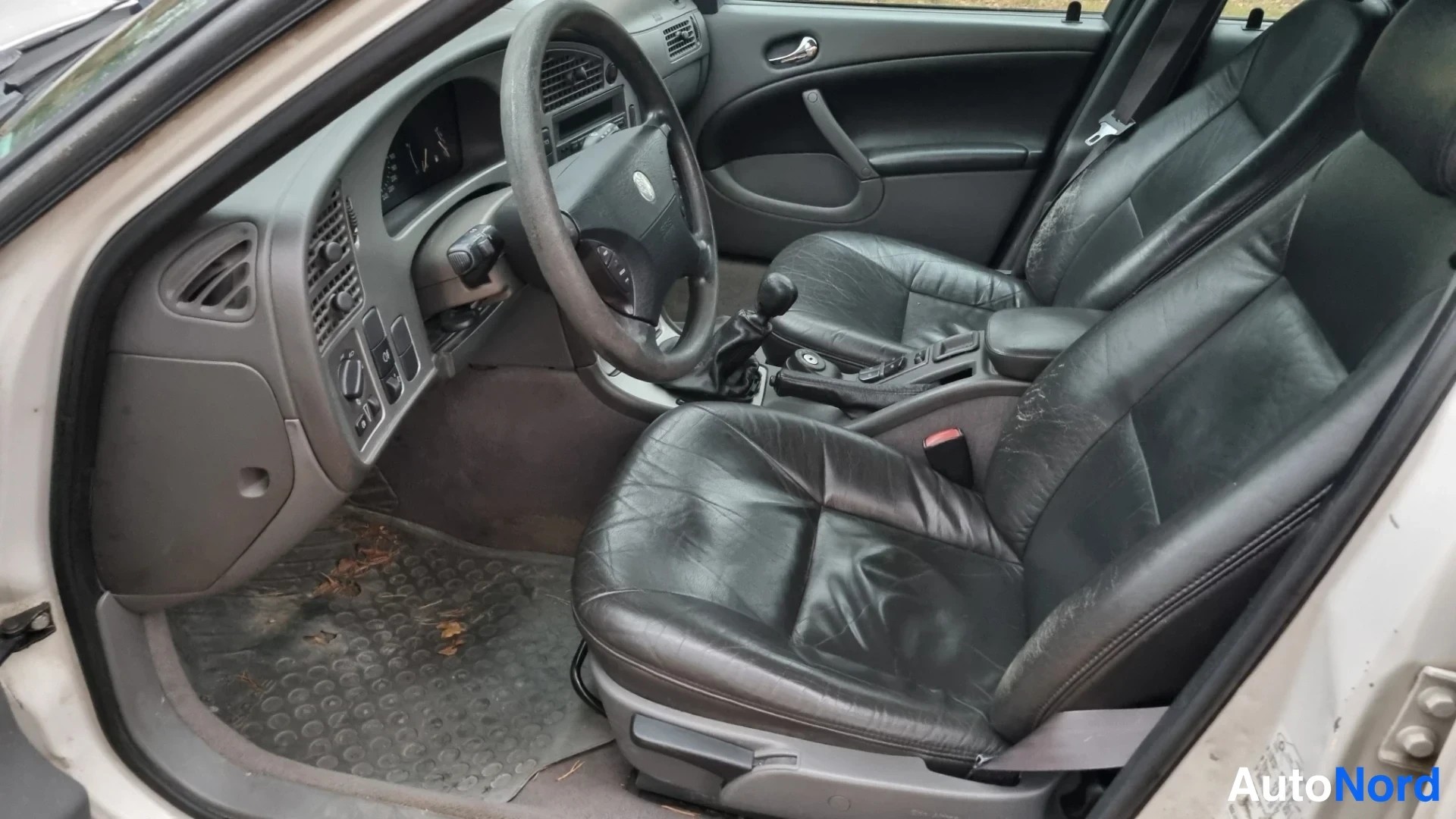 Valkoinen Saab 9-5 2001, ohjaamo, kuva 9