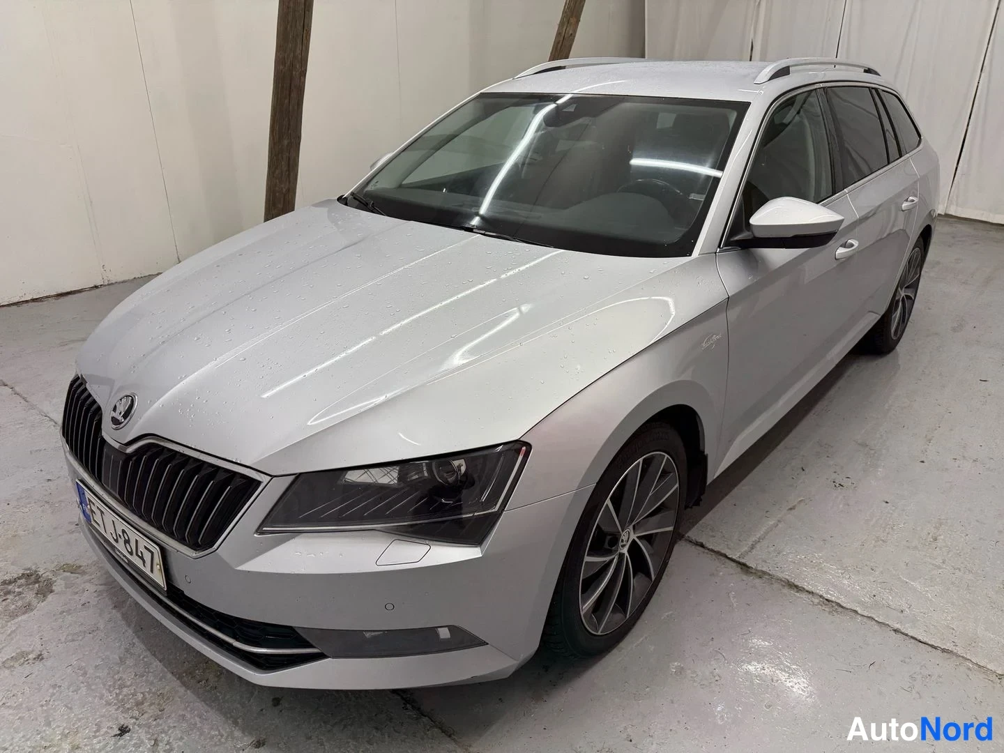 Skoda Superb UPEA JA TILAVA NELIVETO FARKKU HULPPEALLA VARUSTELULLA 2016