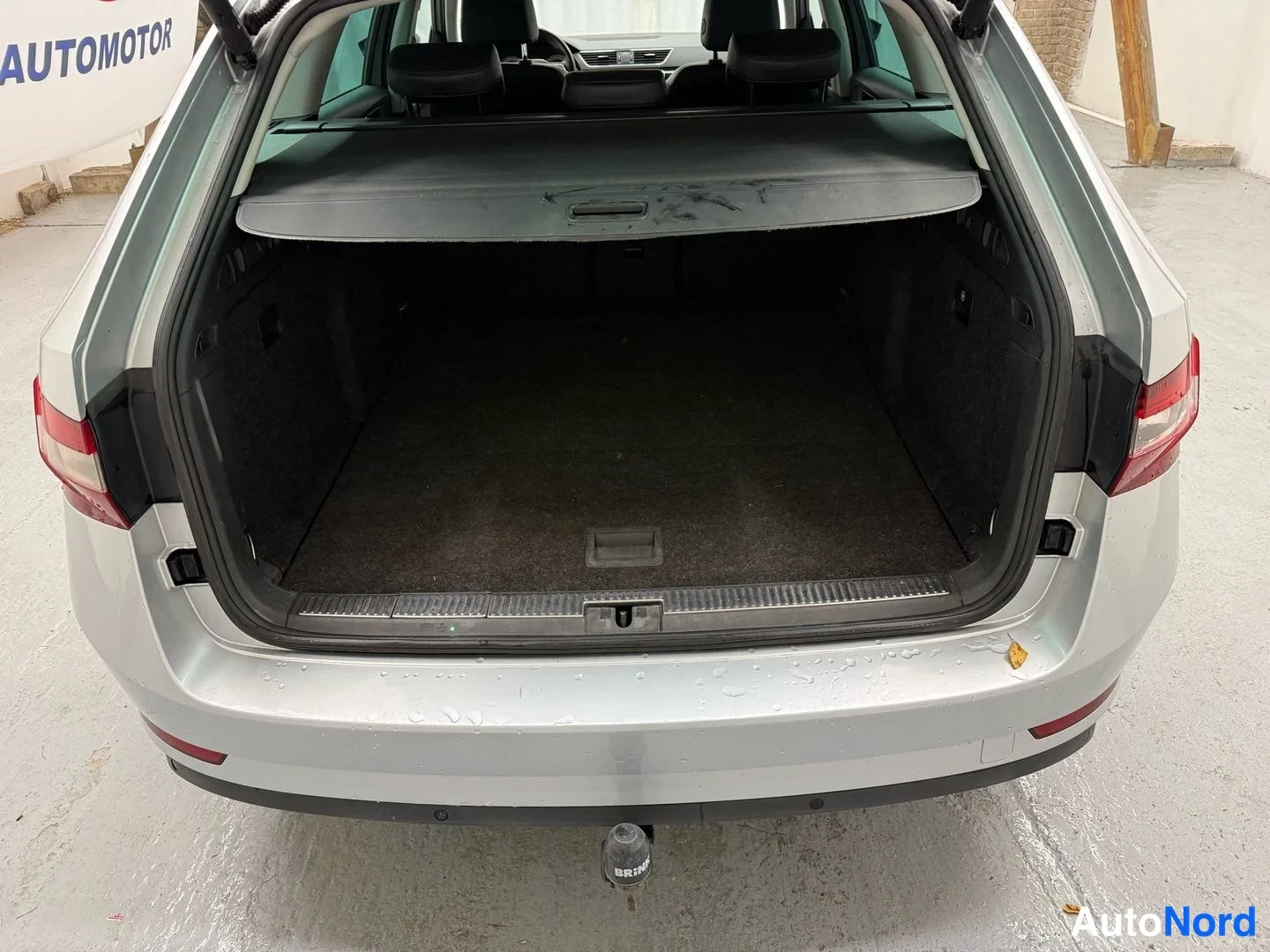 Hopea Skoda Superb 2016, tavaratila, kuva 14