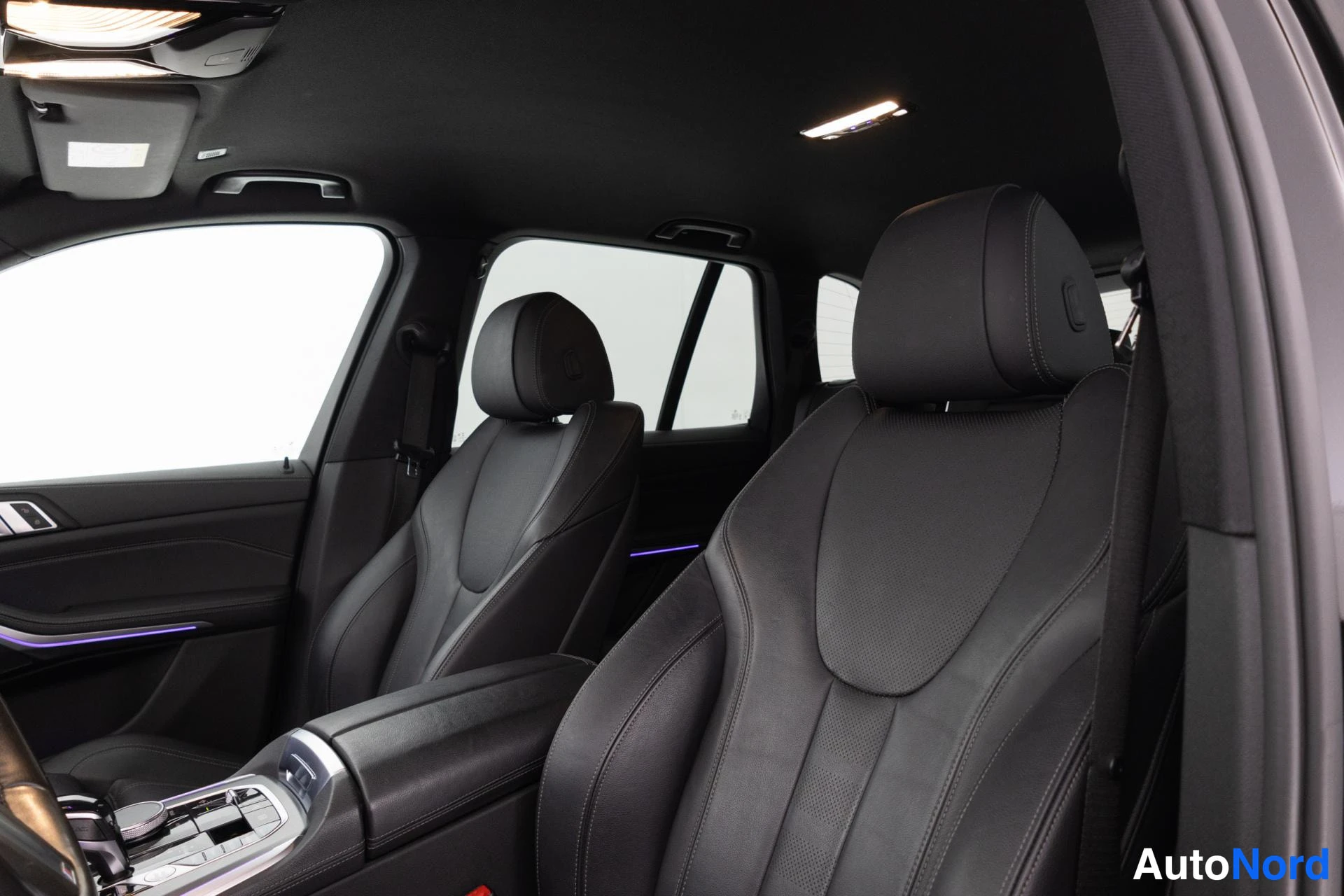 Musta BMW X5 xDrive45e 2020, etuistuimet, kuva 12
