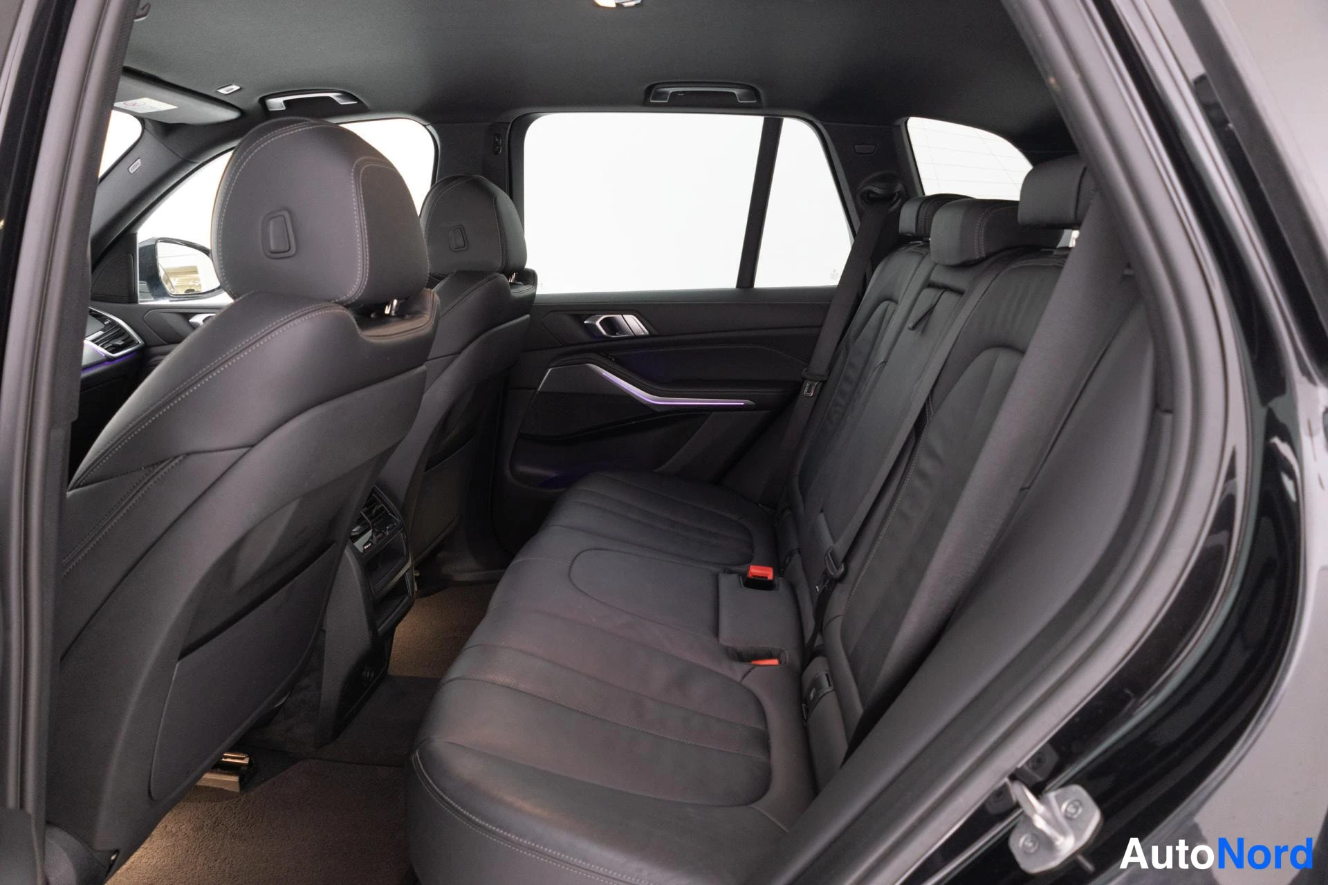 Musta BMW X5 xDrive45e 2020, takaistuimet, kuva 14