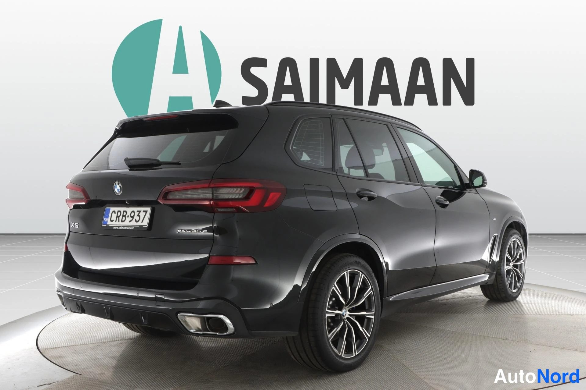 Musta BMW X5 xDrive45e 2020, takaviisto, kuva 7