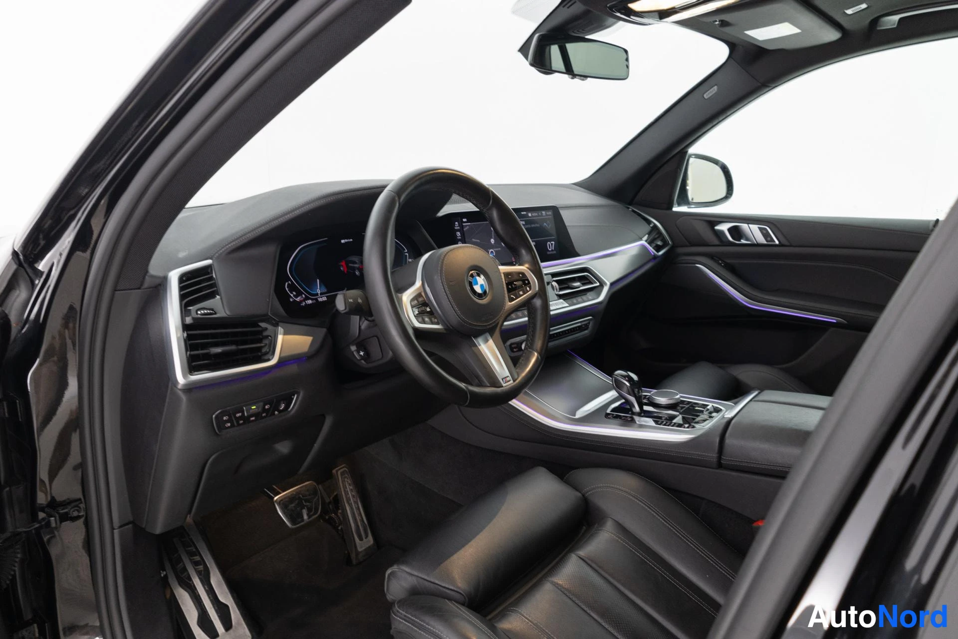 Musta BMW X5 xDrive45e 2020, ohjaamo, kuva 9