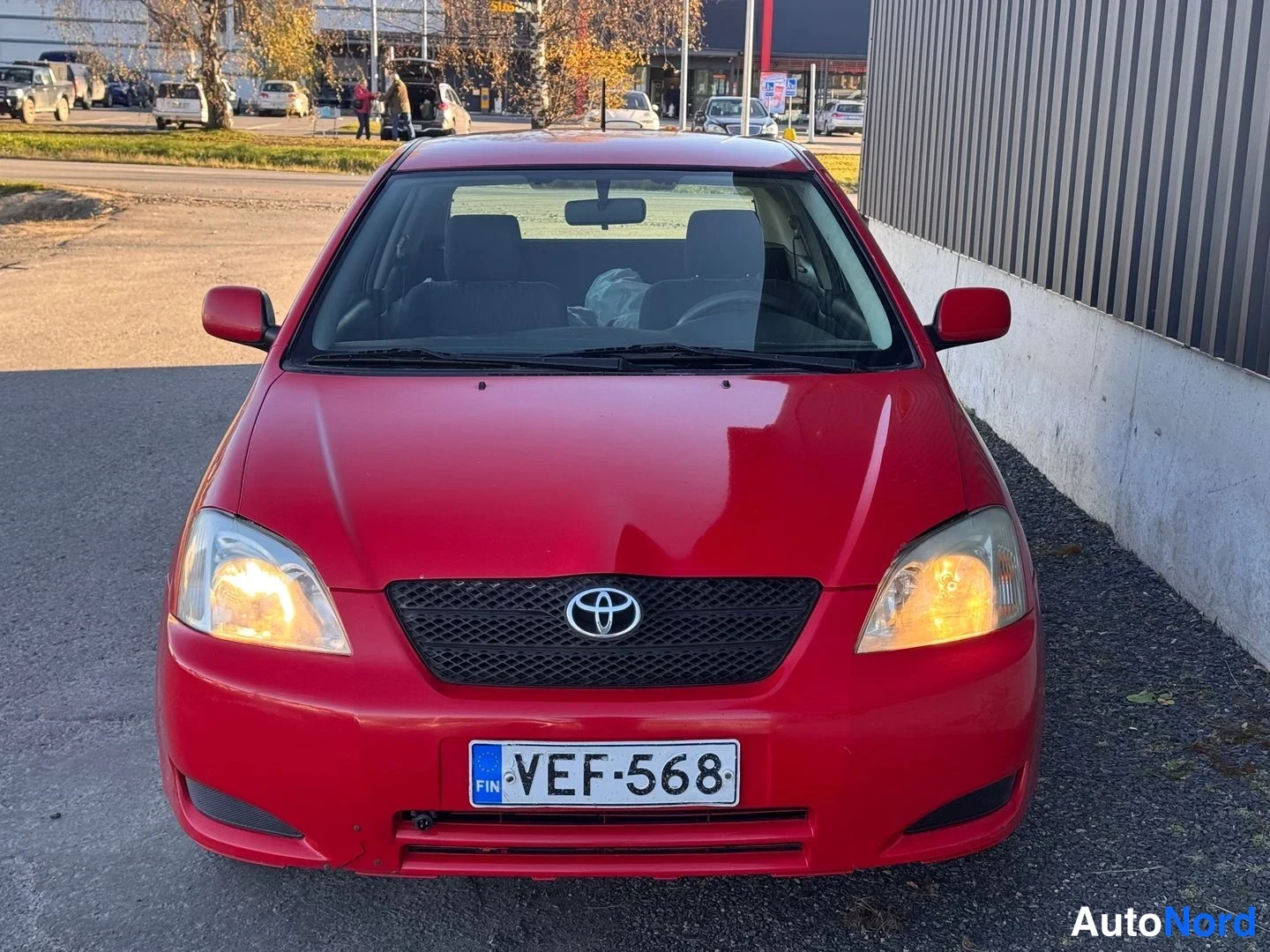 Punainen Toyota Corolla 2002, edestä, kuva 3