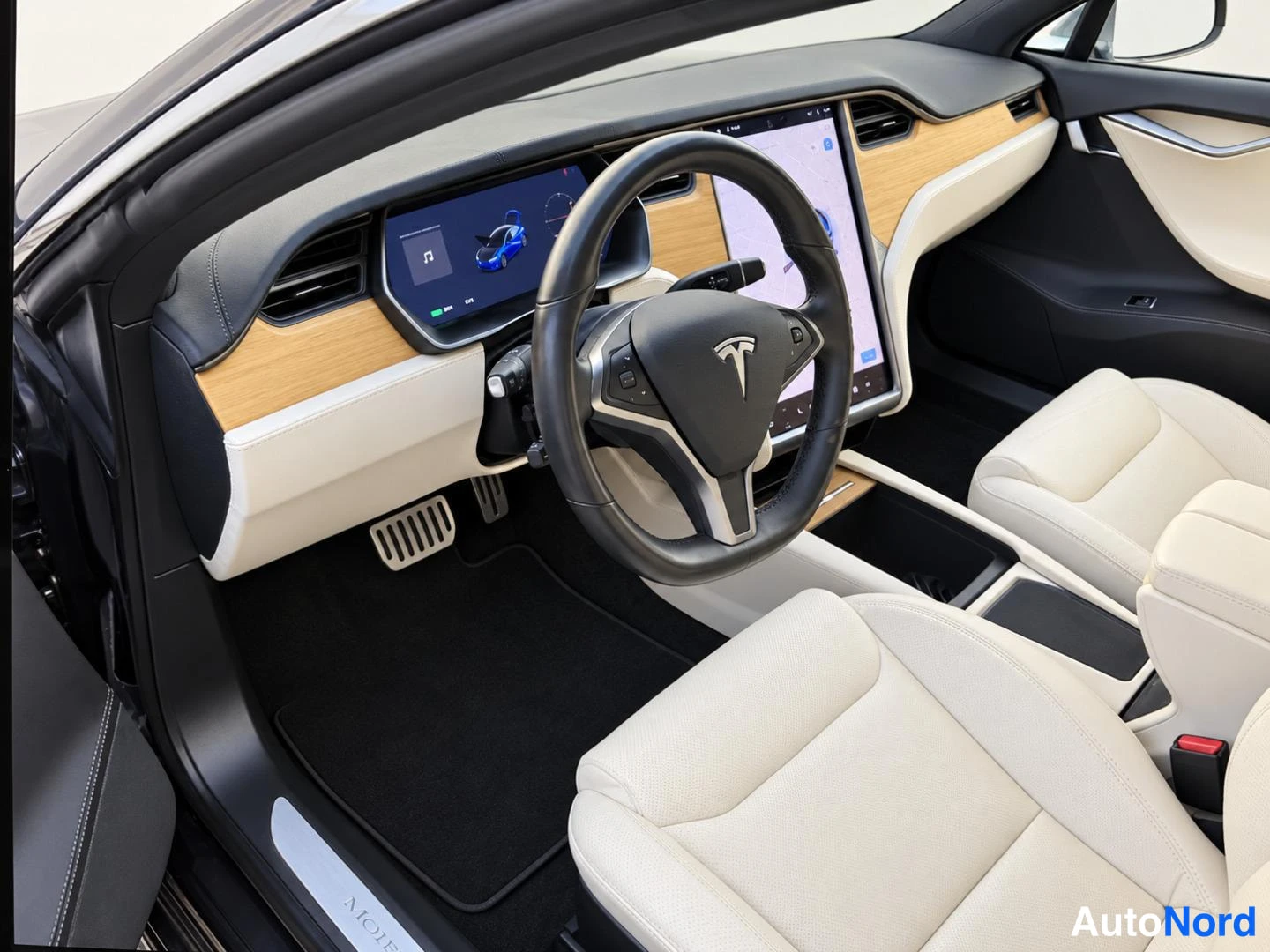 Sininen Tesla Model S 2021, ohjaamo, kuva 4