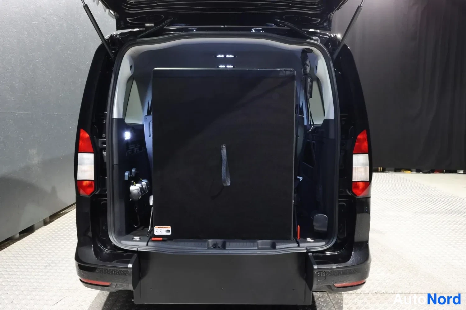 Musta Volkswagen Caddy Maxi Grand Tourneo Connect 2026, tavaratila, kuva 19