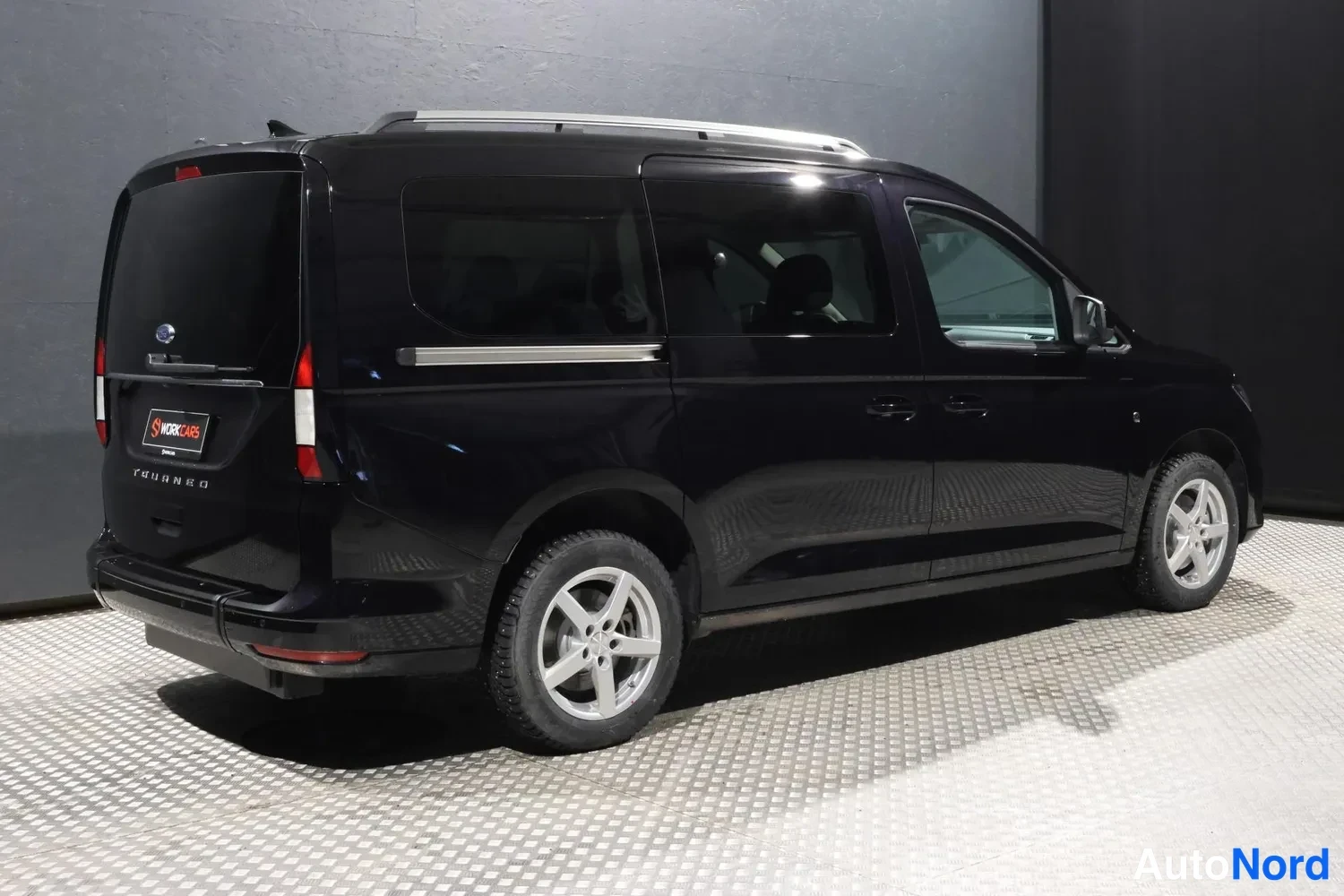 Musta Volkswagen Caddy Maxi Grand Tourneo Connect 2026, takaviisto, kuva 7