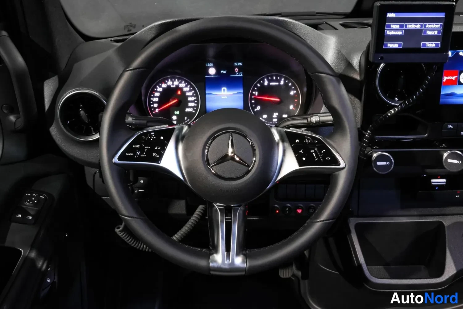 Musta Mercedes-Benz Sprinter 2026, yksityiskohta, kuva 15