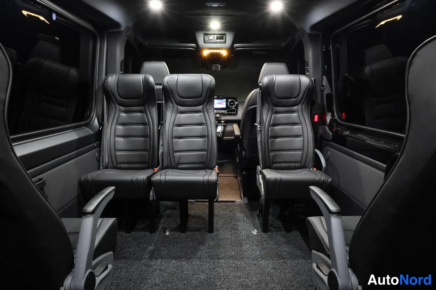 Musta Mercedes-Benz Sprinter 2026, takaistuimet, kuva 13