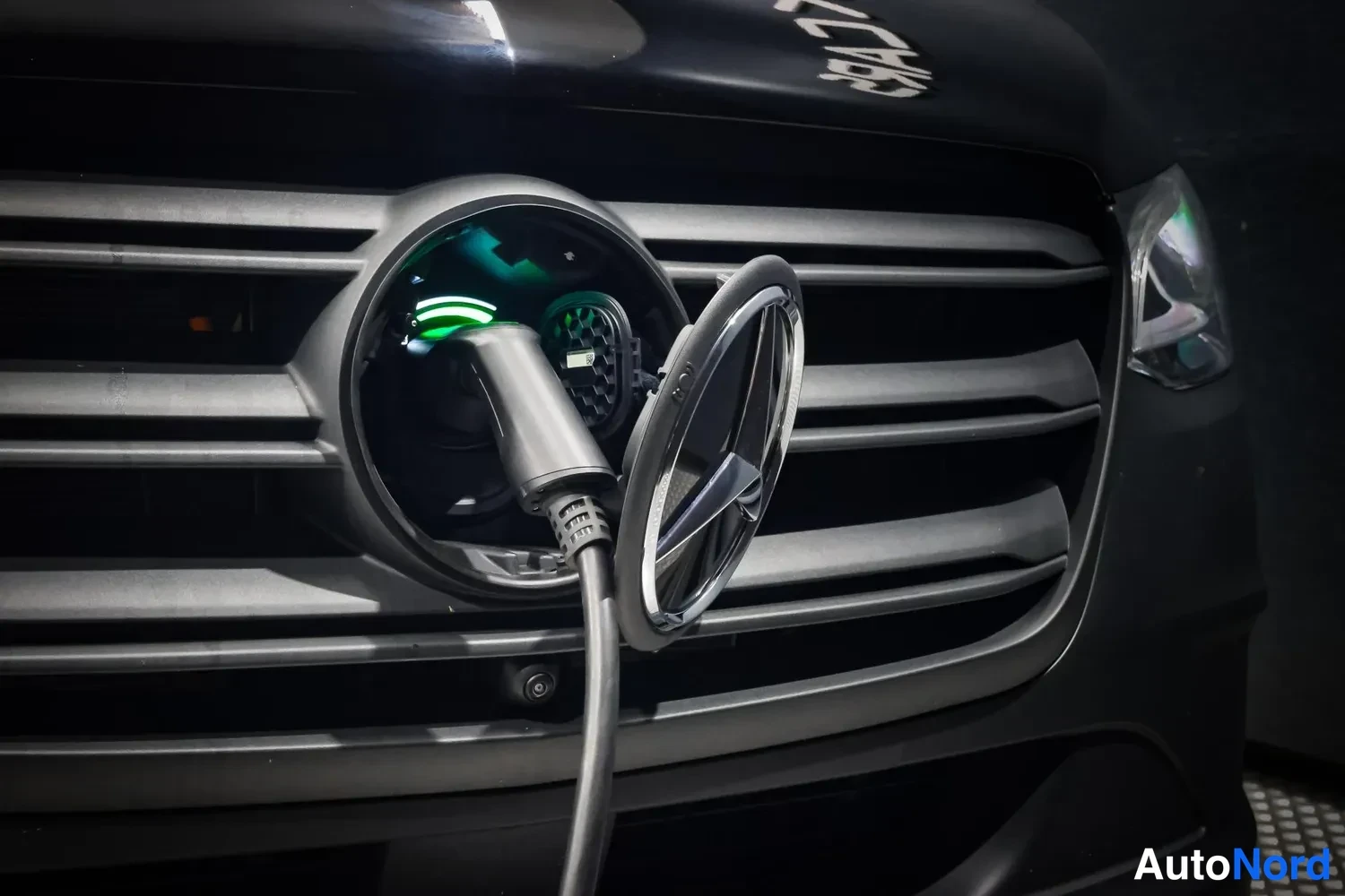 Musta Mercedes-Benz Sprinter 2026, yksityiskohta, kuva 17