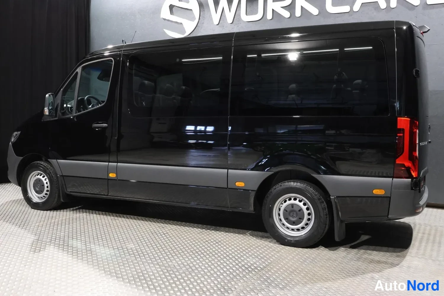Musta Mercedes-Benz Sprinter 2026, takaviisto, kuva 11