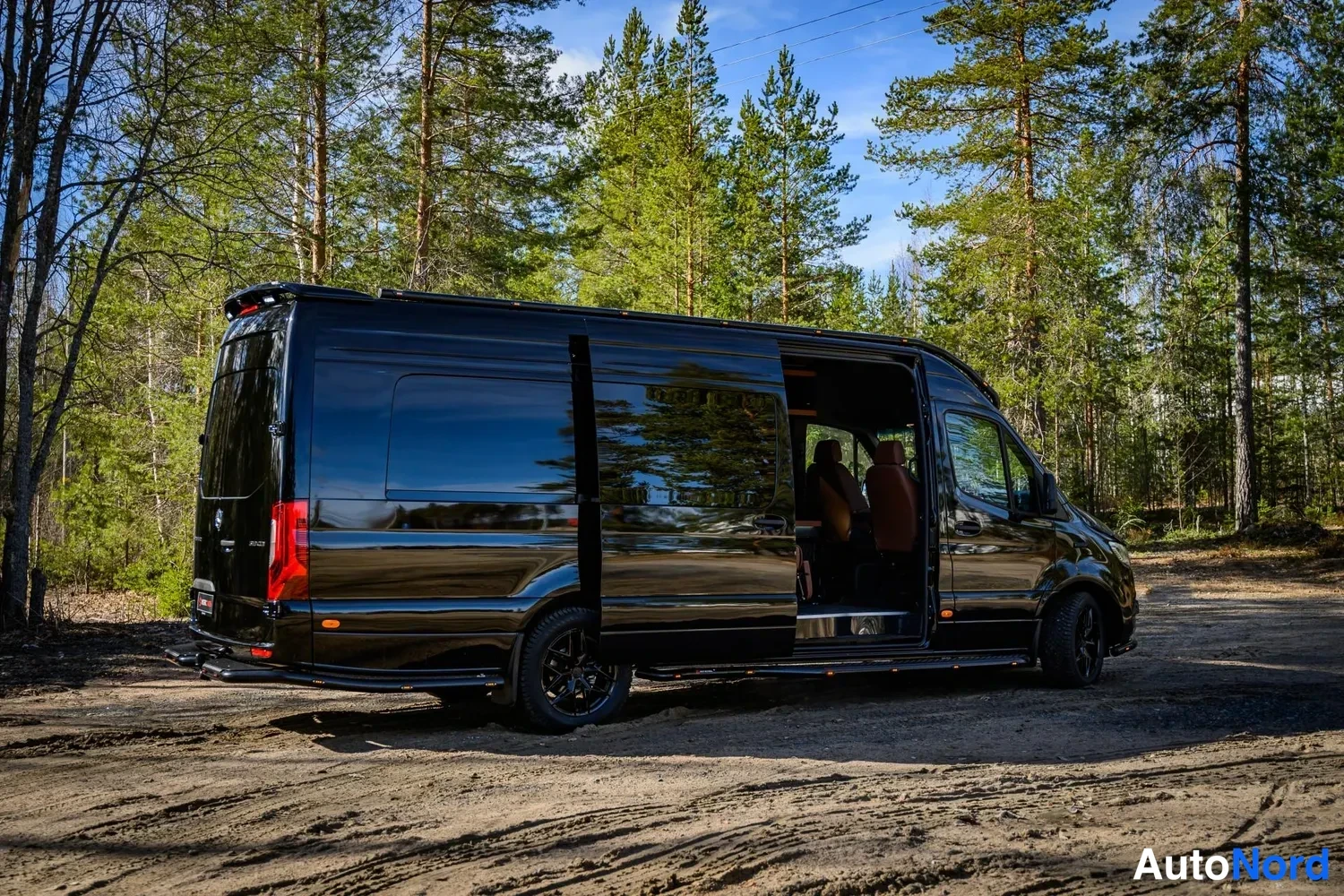 Musta Mercedes-Benz Sprinter 2026, takaviisto, kuva 6
