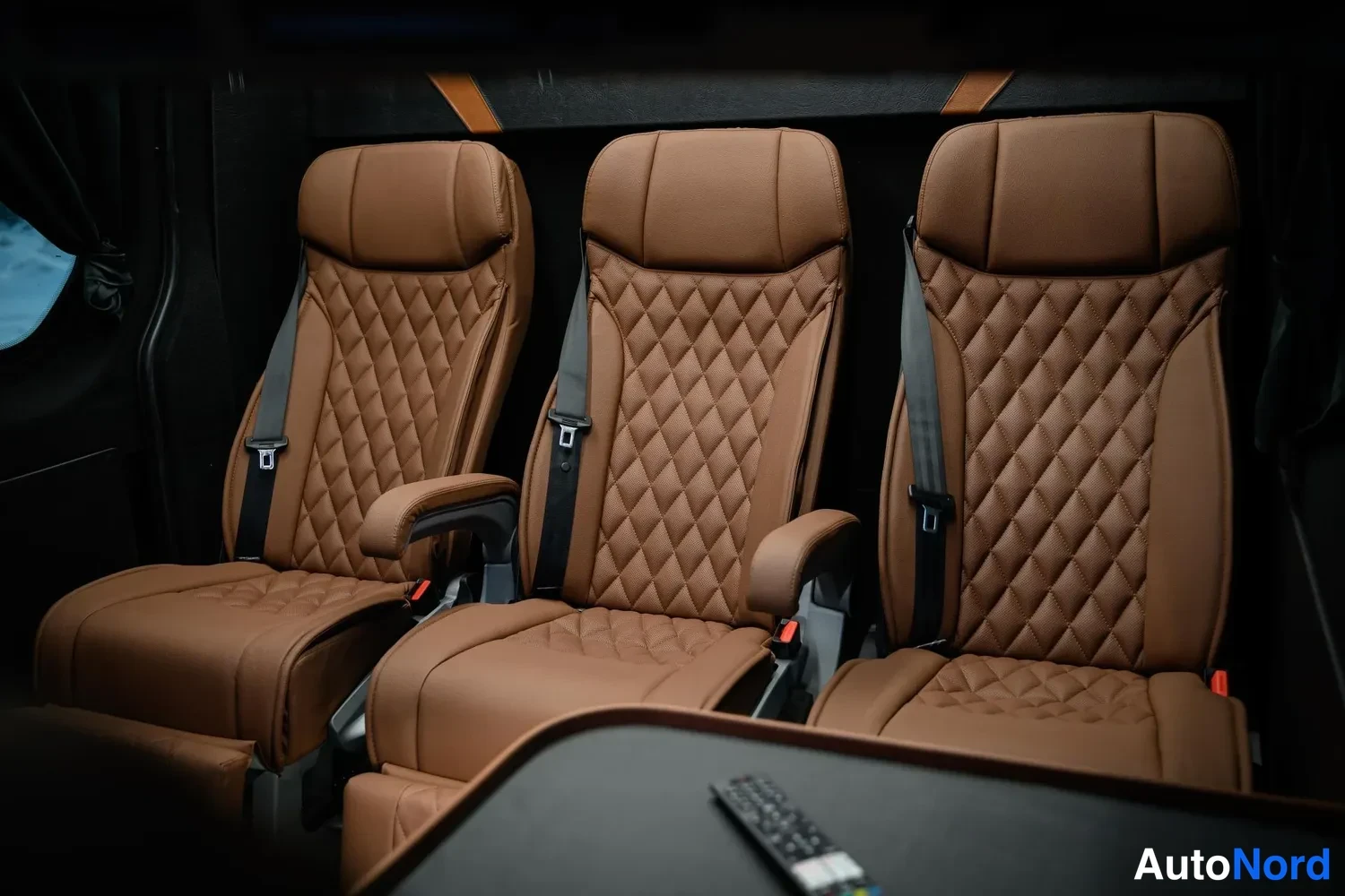 Musta Mercedes-Benz Sprinter 2026, takaistuimet, kuva 18