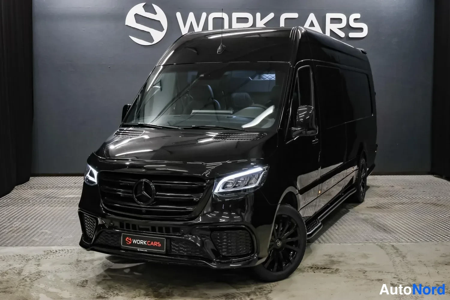 Musta Mercedes-Benz Sprinter 2026, etuviisto, keula vasemmalle, kuva 3