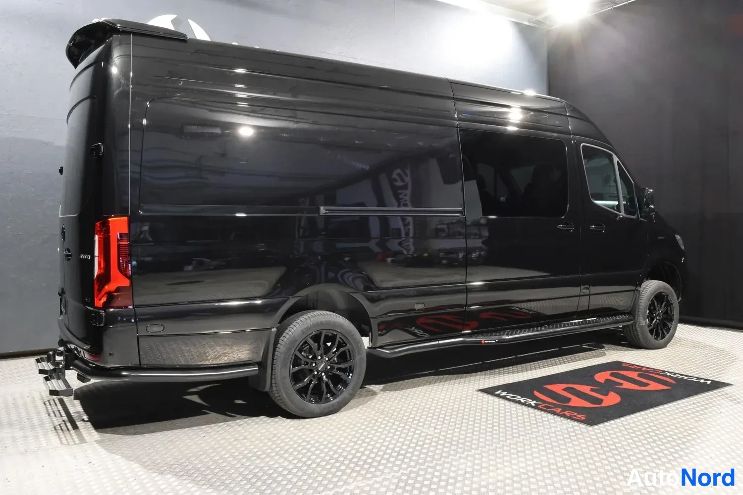Musta Mercedes-Benz Sprinter 319 CDI 2026, takaviisto, kuva 11