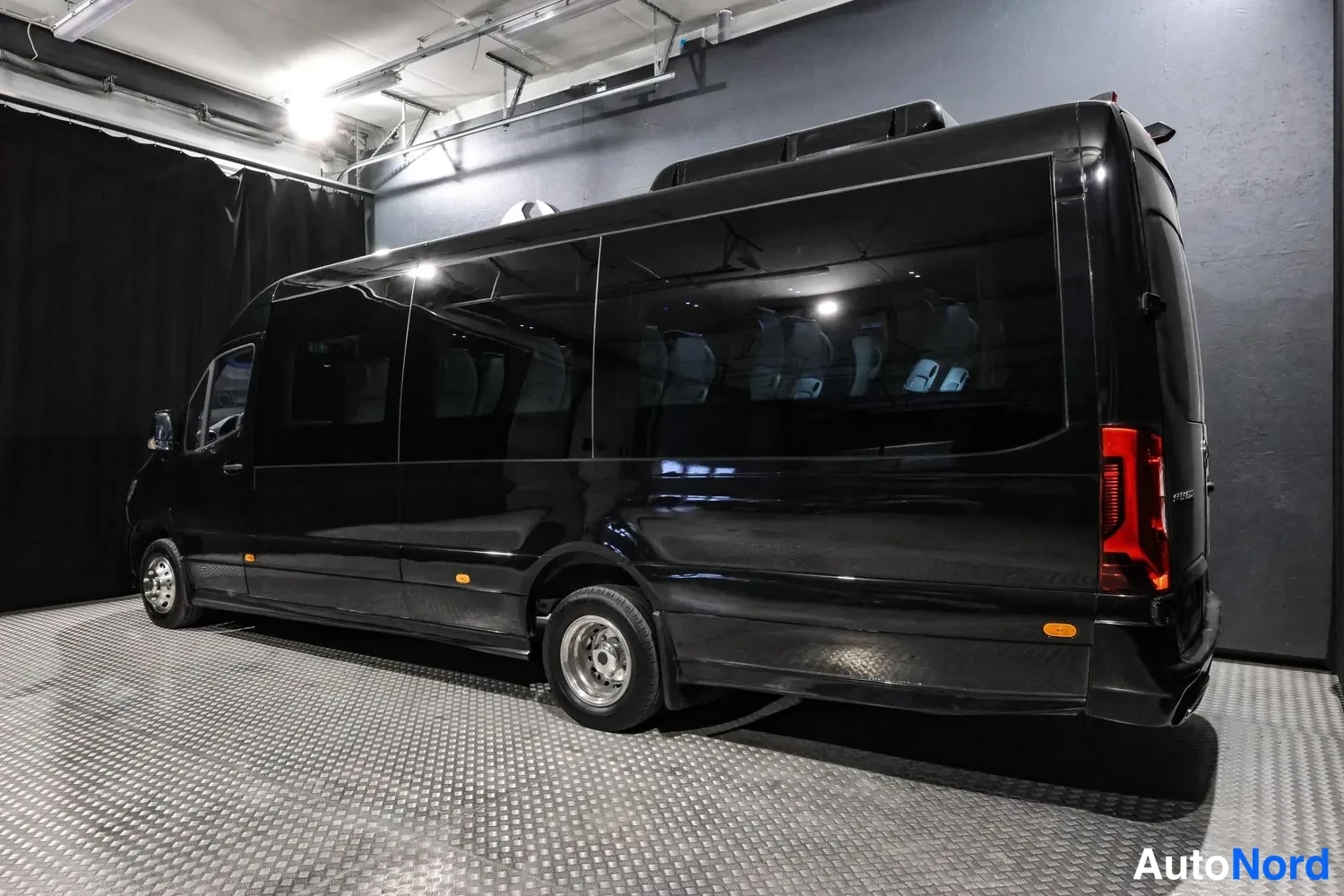 Musta Mercedes-Benz Sprinter 2026, takaviisto, kuva 11
