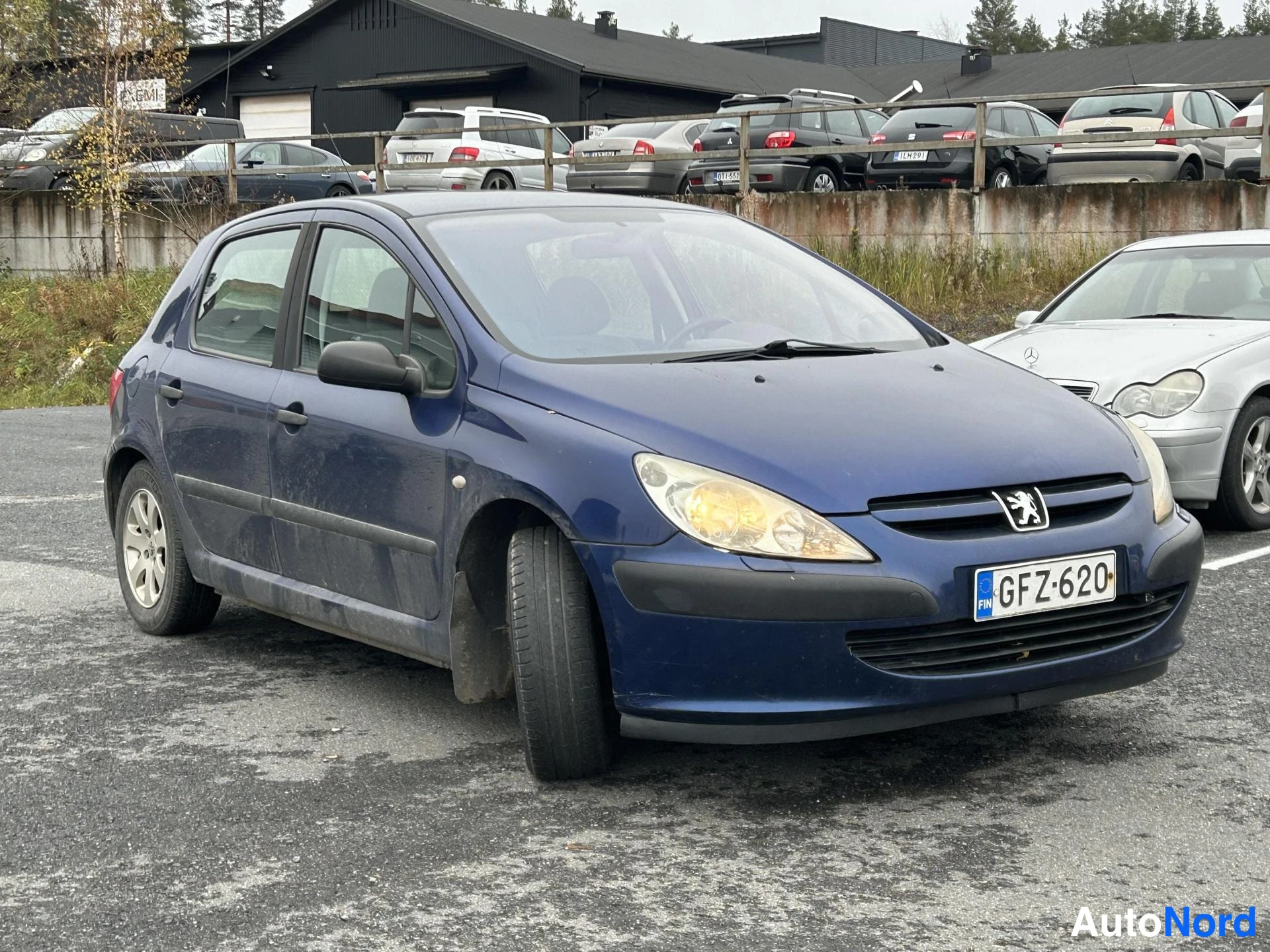 Sininen Peugeot 307 2005, etuviisto, keula oikealle, kuva 2