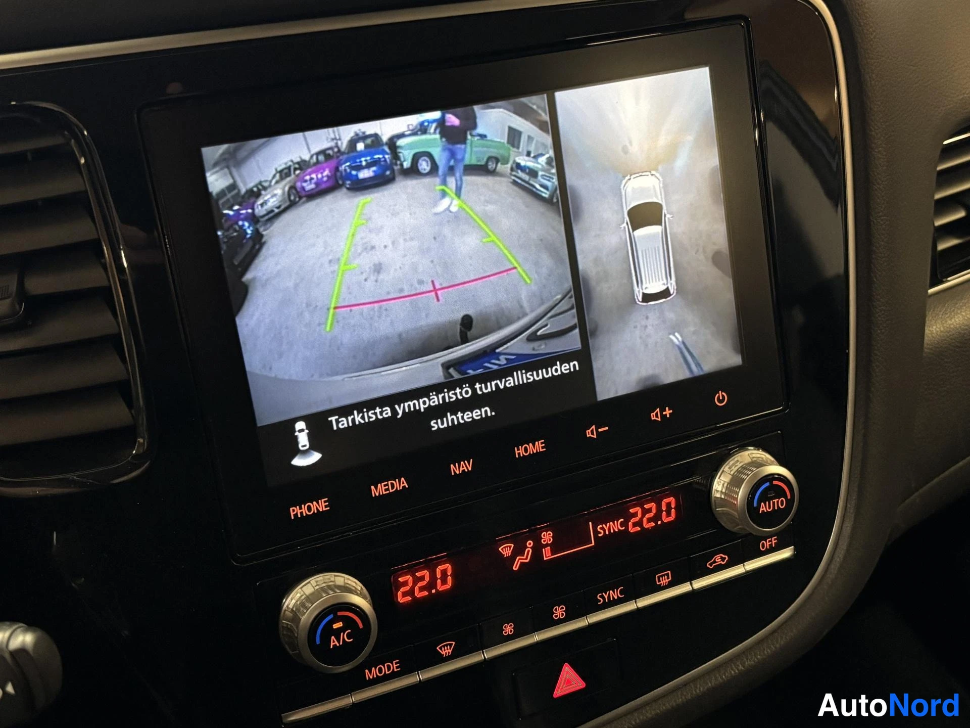 Valkoinen Mitsubishi Outlander PHEV 2020, yksityiskohta, kuva 14