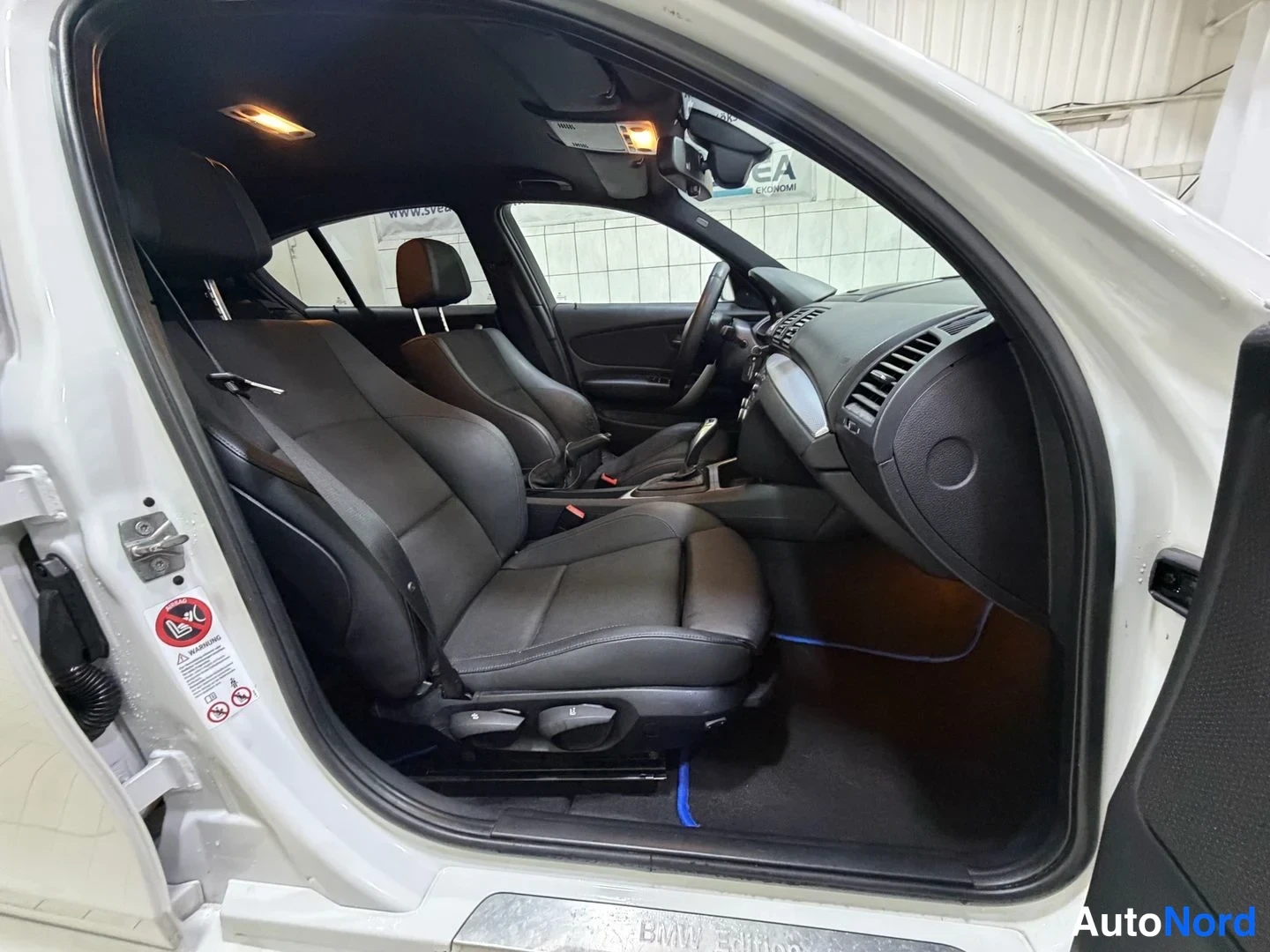 Valkoinen BMW 120d 2010, etuistuimet, kuva 20