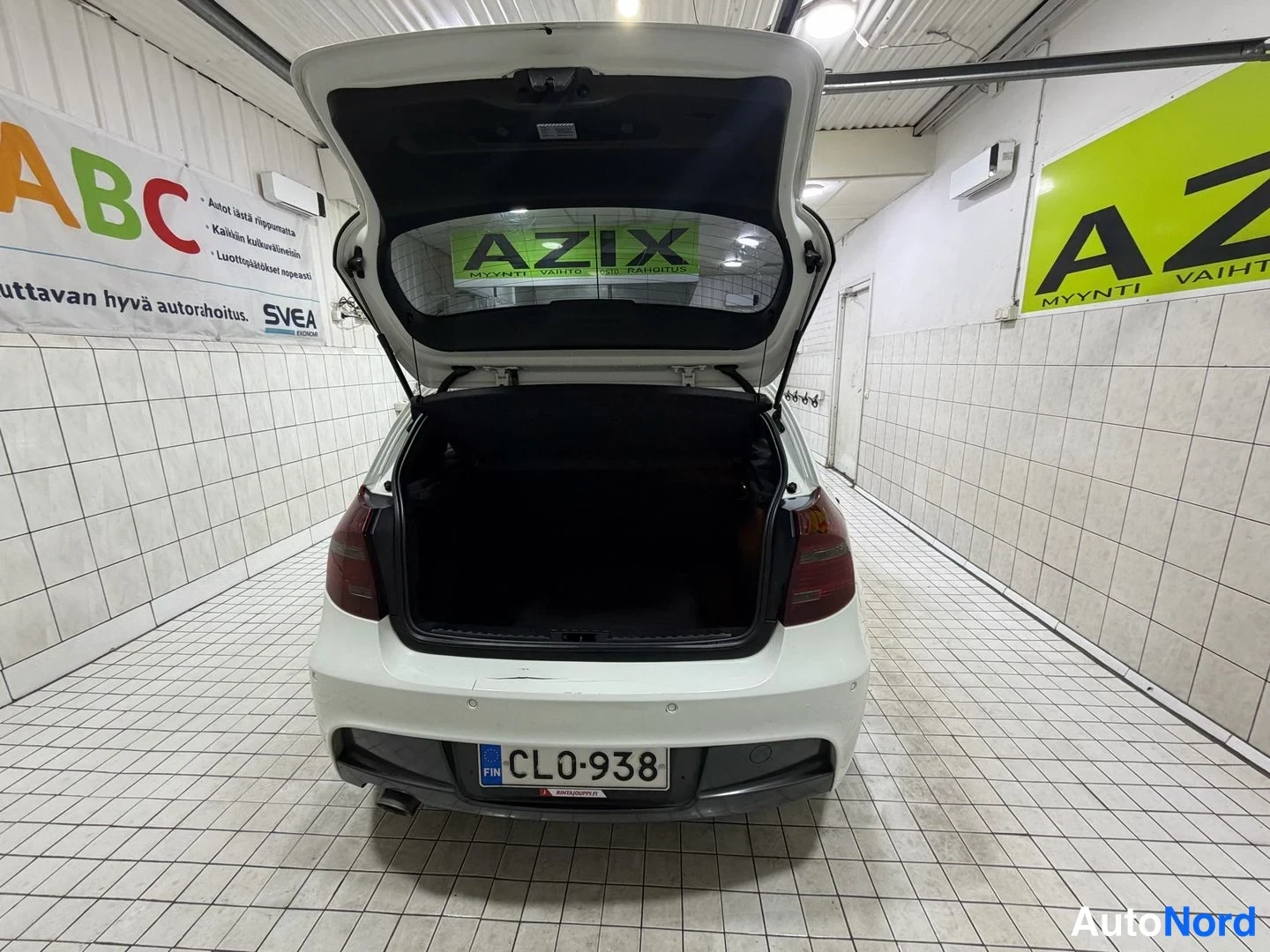Valkoinen BMW 120d 2010, takaa, kuva 12