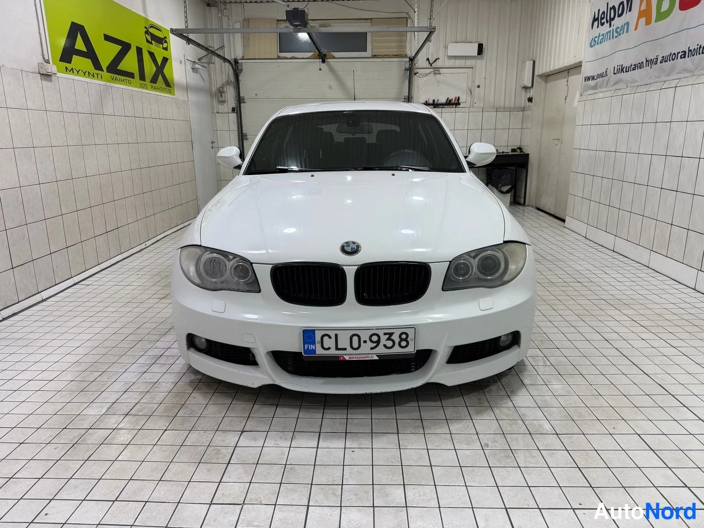 Valkoinen BMW 120d 2010, edestä, kuva 6