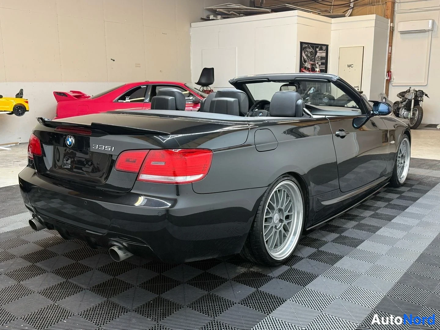 Musta BMW 335i 2007, takaviisto, kuva 19