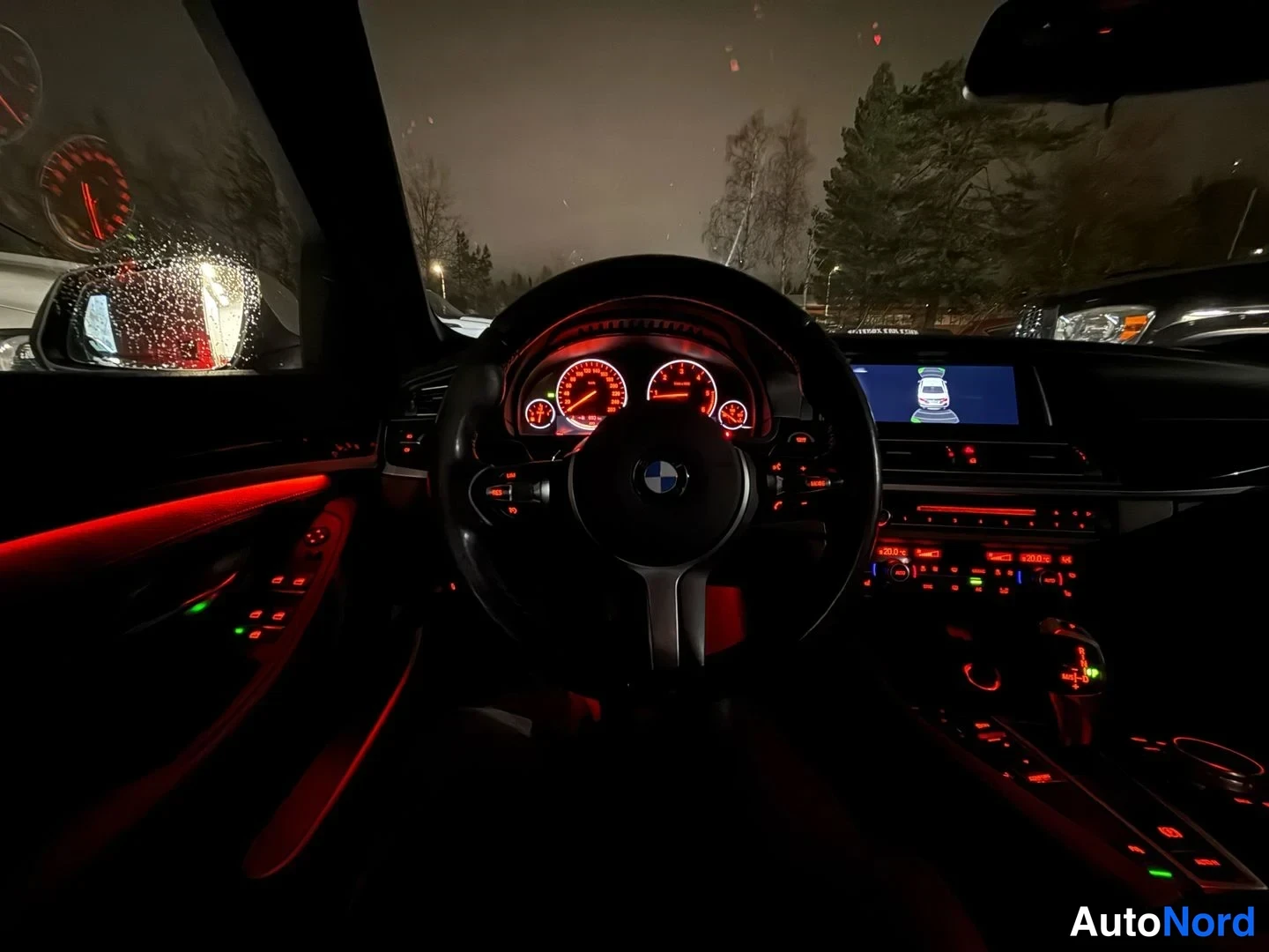 Valkoinen BMW 518d 2016, ohjaamo, kuva 14